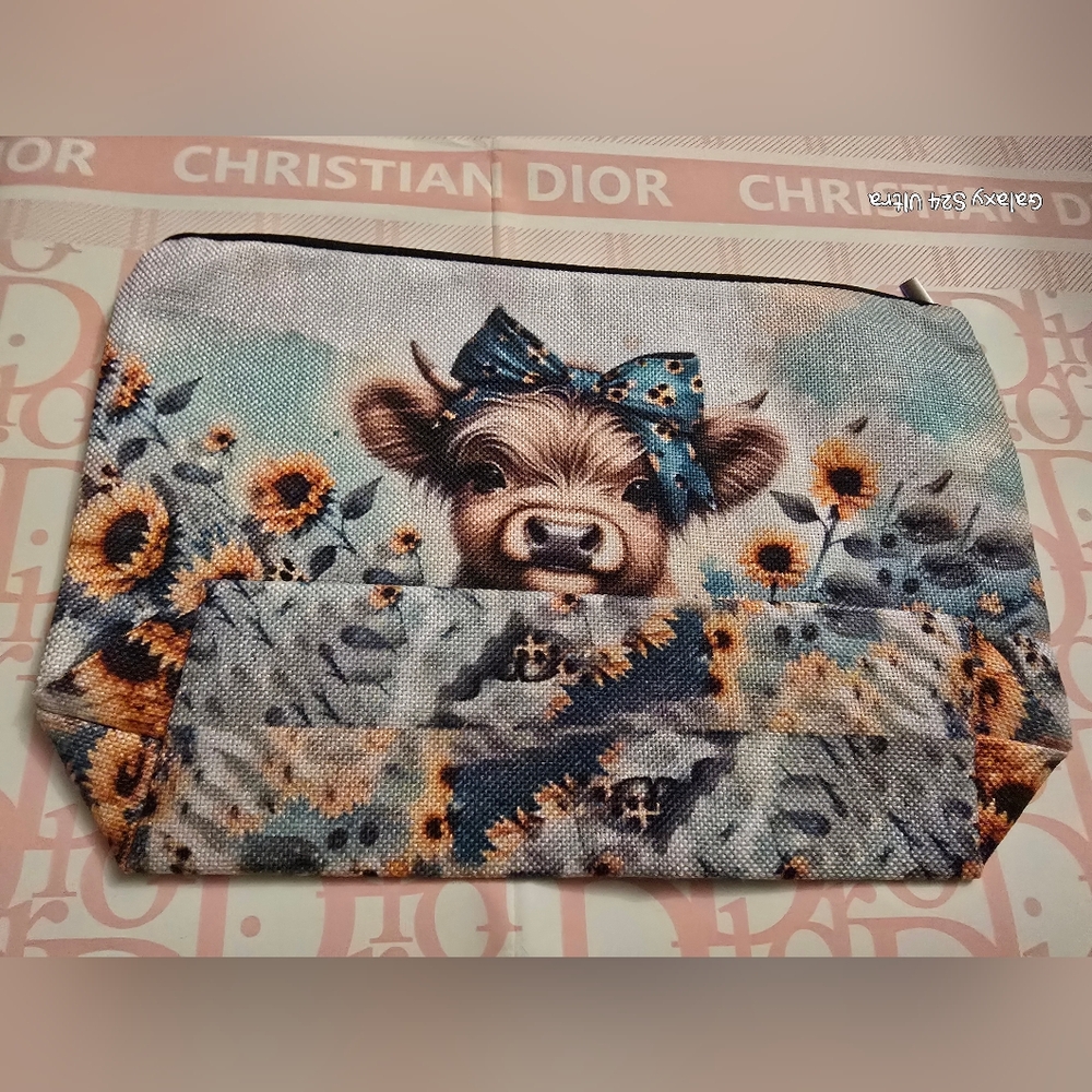 Adorable Cow Cosmetics Makeup/ Every Day Pouch New - Picture 5 of 9